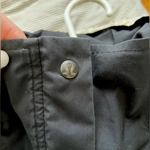 Lululemon Fall/Rain Jacket, size 4, great condition - Picture 4 of 5